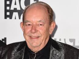 Robin Leach of 'Lifestyles of the Rich and Famous' dies at 76