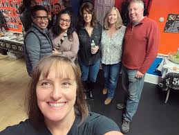 𝙒𝙝𝙖𝙩 𝙢𝙖𝙠𝙚𝙨 𝙪𝙨 𝙙𝙞𝙛𝙛𝙚𝙧𝙚𝙣𝙩 𝙩𝙝𝙖𝙣 𝙤𝙩𝙝𝙚𝙧 𝙜𝙮𝙢𝙨?  (Besides our awesome name) 🙃 So many things, really. But the huge outlier  is…..💥Community When people come to us, they are never prepared for the