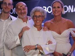 Nel frattempo dall'11 gennaio la aspettano dieci puntate come giudice di aspiranti talenti televisivi, musicali e in generale artistici nello show di tv8. Federica Pellegrini Anche Mamma Ha I Sintomi Del Covid Ci Eravamo Viste Prima Della Partenza Corrieredelveneto It