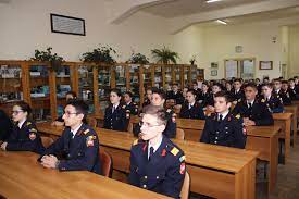 Colegiul naţional militar „dimitrie cantemir breaza. Aici S A Ajuns Infractorii Dau Lectii Adrian Nastase Chemat In Fata Elevilor De La Colegiul National Militar Aktual24