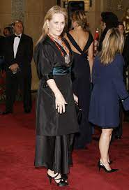 Playing the villain of the film deeply depressed the actress for meryl streep, playing the formidable miranda priestly in the devil wears prada was absolutely no fun, quite the contrary. Anne Hathaway Remembers Meryl Streep Icing Her Out On The Devil Wears Prada Set Vanity Fair