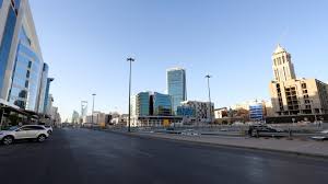 انتشار مقاطع فيديو تظهر كيفية تعامل الشرطة في البلدان العربية مع من خرق حظر التجول بسبب تفشي فيروس كورونا. Ø§Ù„Ø³Ø¹ÙˆØ¯ÙŠØ© ØªÙ…Ø¯Ø¯ Ø³Ø§Ø¹Ø§Øª Ø­Ø¸Ø± Ø§Ù„ØªØ¬ÙˆÙ„ ÙÙŠ Ù…Ø¹Ø¸Ù… Ù…Ø¯Ù†Ù‡Ø§ Ø§Ù„Ø®Ù„ÙŠØ¬ Ø£ÙˆÙ†Ù„Ø§ÙŠÙ†