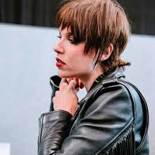 Pin By Gams On Lzzy Hale Halestorm Lzzy Hale Halestorm Female Guitarist