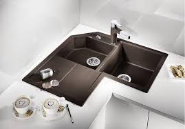 Bugün ise mutfaklarda köşede tercih edilecek bir lavabonun mutfaklara katacağı görsellik ve işlevsellik hakkında size fikir verebilecek birkaç resim. Mutfakta Kose Lavabosu Takma Kose Mutfak Evyeleri Tasarim Ozellikleri Ve Faydalari