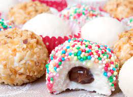 Ricettina di qualche anno fa, ricordo quando spopolava su forum di cucina e blog e riproposta anche da cotto e mangiato, i pavesini con mascarpone e nutella costituiscono i dolcetti più goduriosi e facili da preparare che ci siano. Palline Mascarpone E Nutella Ricetta Senza Cottura