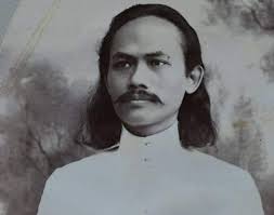 KEDIRI BUKAN HANYA GUDANG GARAM....... Pramoedya Ananta Toer kurang lebih  pernah menulis begini di novelnya, "Kamu boleh pintar setinggi langit, tapi  kalau kamu tidak menulis maka kamu akan hilang dari ingatan masyarakat