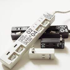 楽天市場 延長コード cable plug ケーブルプラグ 04 3m ホワイト ブラック 壁掛け対応 可動式プラグ on off切替スイッチ おしゃれ 黒 電源タップ スイッチ コンセントプラグ コンセント タップ ｃｏｃｏａ インテリア雑貨 電源タップ 延長コード コンセントプラグ