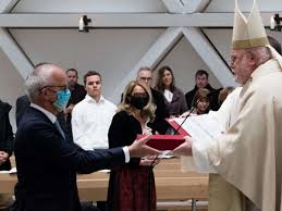 Kardinal reinhard marx hat papst franziskus gebeten, seinen verzicht auf das amt des erzbischofs von münchen und freising anzunehmen und über seine weitere verwendung zu entscheiden. Der Mutmacher Fraunberg