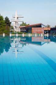 Incorporating a modern indoor pool into your home design is typically viewed on a scale of grand opulence, but can be an amazing and fun addition. Indoor Swimming Pools Lidos Tourismus Erding Hotel Pension Ferienwohnung Gemutliches Zimmer Auf Dem Bauernhof