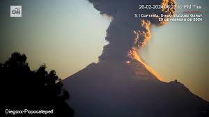 Explosión de volcán Popocatépetl cubrió el cielo con enorme fumarola