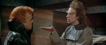 De piloot gonfleert zijn scherm door de startloop. Stills My Beating Heart