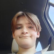 Rose Eakin's Instagram, Twitter & Facebook