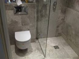 Pros And Cons Of Having Doorless Shower On Your Home Small Toilet Decorating Ideas Uk Small Bathroom Sto Wet Room Bathroom Small Wet Room Small Shower Room