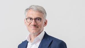 Comunicazione finanziaria: Auro Palomba quarto in Europa, unico italiano  nella top ten