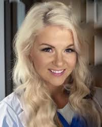 Amanda Lakin's Instagram, Twitter & Facebook