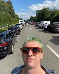 So Festivalsommer over n out. War geil. Danke an alle die warn 🫶🪩 neuer  song nächste Woche einfach auf chillig 🫡 und paar suprises gibts das jahr  auch noch hehe wär chillig