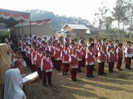 Sebagai contoh, seorang guru yang tidak disiplin dalam menjalankan perannya sebagai seorang pendidik. 10 Contoh Teks Amanat Pembina Upacara Berbagai Tema Syahrulanam Com