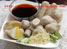 Pempek Or Mpek Mpek Is Fishcake Delicacy From Palembang Indonesia It S Made Of Fish And Tapioca Served With Yellow Noodle And Kuah Cuko Vinegar Sauc Indonesia