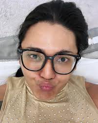 Happy 2nd AnNEWversary @savouge_aesthetics 🥰 Happy Birthday 😍😍😍 From me  and my pouty shots tuwing hihiga for Oxy treatment. lol Check their Profile  Dahil meron silang Birthday PaSavouge TODAY!!! Or go to