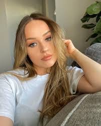 Holly Mccord's Instagram, Twitter & Facebook