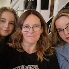 Da kjører vi igang en ny månedens Leo-fan! 🦁💕 Elsker du Leo eller kjenner  du noen som gjør det? Skriv en kort tekst hvorfor de er månedens Leo-fan og  legg gjerne ved