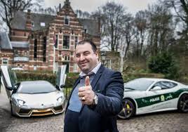De winstbedragen investeerde salar azimi in telecomzaken, de. Miljonair Azimi Wil Roda Jc Er Komt Een Dag Dat Ik Een Eigen Club Heb Nederlands Voetbal Bd Nl