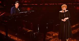 E adesso che dovrei posare per l'ennesima fotografia sai cuore io sono tutto l'amore che ho dato tutto l'amore incondizionato l'imbarazzo dietro al vanto un sorriso dentro al pianto io sono tutto l'amore. News Radioitalia Ornella Vanoni Un Sorriso Dentro Al Pianto Il Brano Firmato Con Gabbani