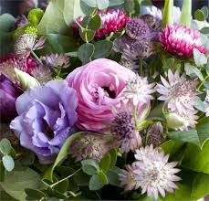 Questo perché ogni cerimonia o evento importante che si rispetti ha bisogno delle giuste decorazioni. Sposarsi A Settembre Quali Fiori Offre La Stagione Floradecor