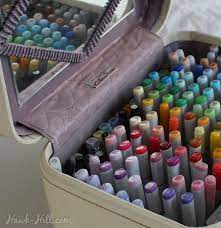 Idea Store Copics Arranged By Color In A Vintage Costmetic Case Art Supplies Storage Art Supply Organization Vintage Train Case