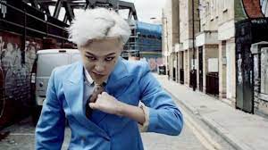 One of a kind를 개최하였다. Kpop Highlight G Dragon Crooked Mv G Dragon Crooked G Dragon G Dragon Fashion