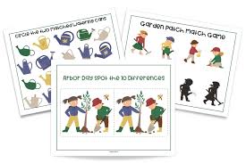 The new story, which is often nonsensical and comical, is read out loud to the guests. Free Archives Holiday Printables