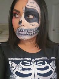 Mi alter ego y yo en un video🩷💀 . . . #skeleton #halloweenmakeup #...