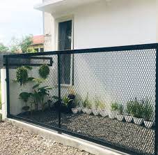 Membangun pagar memang tergantung dari selera pemilik rumah, namun jangan lupakan desain yang sesuai dengan rumah anda. 10 Inspirasi Desain Pagar Minimalis Untuk Percantik Rumah Blog Ruparupa