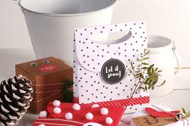 Maybe you would like to learn more about one of these? Sofa Puno Transfusion Cajas De Carton Para Regalos Navidenos Jaula Personas Mayores Rebotar