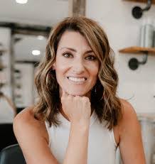 Alexandra Kirschbaum's Instagram, Twitter & Facebook