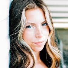 Alex Gili's Instagram, Twitter & Facebook