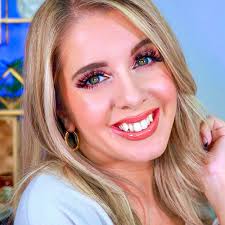 Allie Dawson's Instagram, Twitter & Facebook