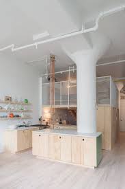 Bed Stuy Loft Transformation D Un Ancien Espace Industriel En Loft A Brooklyn Par New Affiliates Journal Du Design Small Studio Apartment Design Apartment Design Apartment Renovation