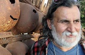 غادرنا علي الوكواك في 30 كانون الاول 2018 حيث فقدت ليبيا أعظم فنانيها. كان  علي الوكواك صديقا مقربا ورجل سلام حقيقي. من خلال الفن، عبر عن ألم الحرب  والأمل في ليبيا جديدة.