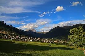 Un soggiorno in residence in val di fassa. Sen Jan Di Fassa I Borghi Piu Belli D Italia