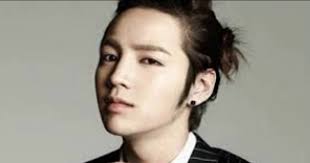 Lo harus pandai memilih hairstyle yang cocok dengan kepribadian dan personal style lo. 3 Model Rambut Pria Panjang Untuk Tampil Modis Muthi Haura