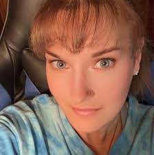 Deborah Blizzard's Instagram, Twitter & Facebook