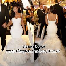 Jun 30, 2021 · sie selbst habe das kleid the mirror zufolge 2017 für 1500 pfund gekauft und sich nach ihrem großen tag dazu entschlossen, es zu spenden. Thomas Fanselow On Twitter Kim Kardashian Wedding Dress Lace Mermaid Ruffle Celebrity Wedding Gown Https T Co Lnwwxb2lzu Https T Co G31iu3yo0o