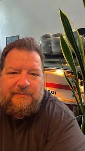 “Deine Kaffeemaschine braucht Liebe! 💛, In unserer Werkstatt bekommt sie  die volle Pflege:, ✔ Entkalken, ✔ Warten, ✔ Gründlich reinigen, Damit dein  Kaffee wieder schmeckt wie am ersten Tag ☕✨, ➡ ...