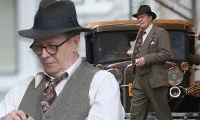 Gary oldman plays citizen kane screenwriter herman j. Gary Oldman Transforms Into Citizen Kane Screenwriter On Set Of Netflix Movie Mank Daily Mail Online