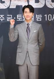 .이 친구(류성재)의 예전 직업은 연극배우였고 가라오케에서 일을 했던 적이 있다고 밝혔다. ì•„ë¦„ë‹¤ìš´ ì´ë³„ì€ ì—†ë‹¤ ì†Œì†ì‚¬ ë‚˜ì˜¤ë©´ ë'¤í†µìˆ˜ Swì‹œì„ 