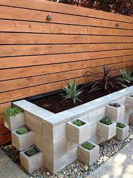 Herbicida natural la planta cubresuelos o tapizante es la ideas geniales que solo requieren bloques de. Cinder Block Ideas Like The Outdoor Uses Come To My Home Jardines Jardines Verticales Como Hacer Un Huerto