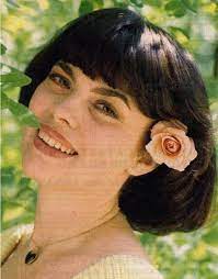 Her father roger, who died in 1985, and her manager johnny stark, who left this world in 1989, would both be so proud. Mireille Mathieu Fans Startseite Facebook