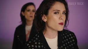 Tegan and Sara: Spirit in Tegan's house, Sara getting punched (Subtitulado  en español en CC)