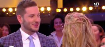 Loana était invitée hier dans tpmp. Tpmp Loana Et Maxime Gueny S Embrassent Sur La Bouche En Plein Direct Mce Tv